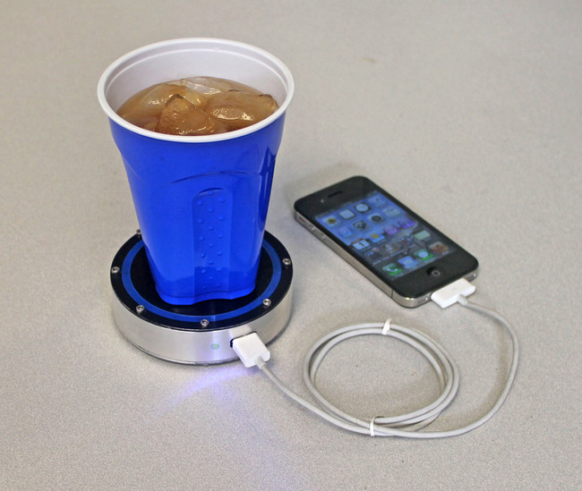 30 Insanely Clever Innovations That Need To Be Everywhere Already - Device that charges your phone from hot or cold drinks.