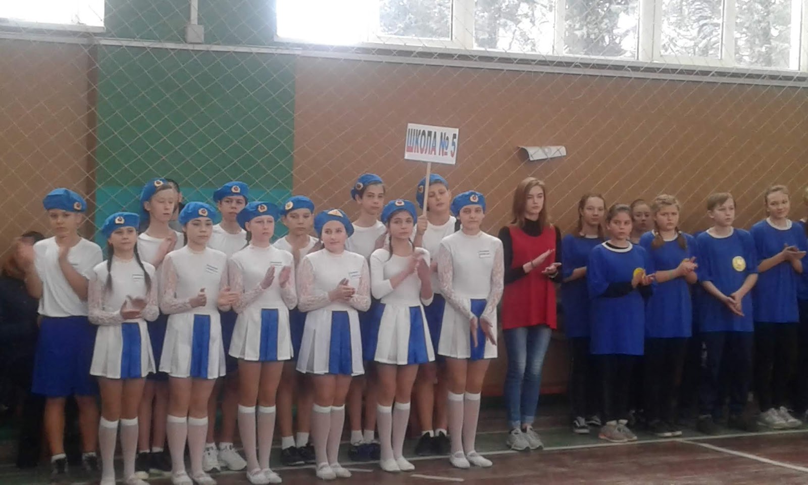 Отдел образования спорта. Дебальцево школа 4. Дети Дебальцевской школы. Соколенок Донбасса название команды.