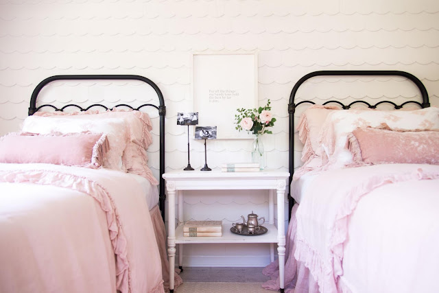 twin bed girls room