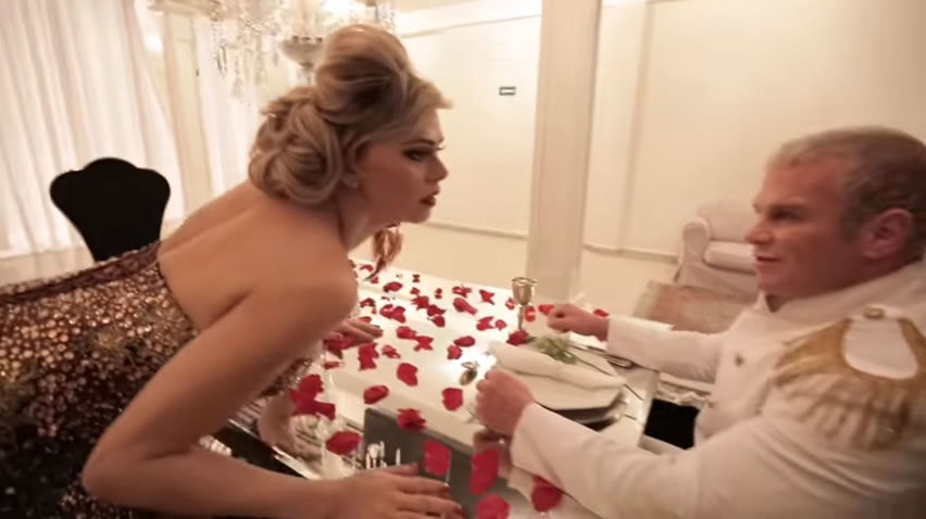 Leonora Áquilla divulga novo clipe “Love Devotion” com participação do marido Leonora Áquilla divulga novo clipe “Love Devotion” com participação do marido