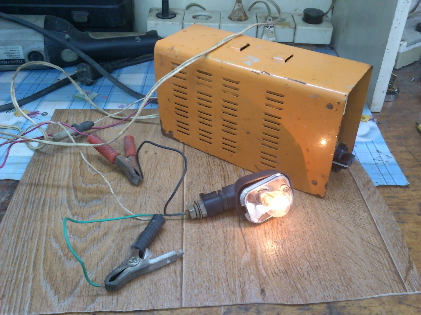 Зарядное устройство для автомобильного аккумулятора своими руками из трансформатора телевизора