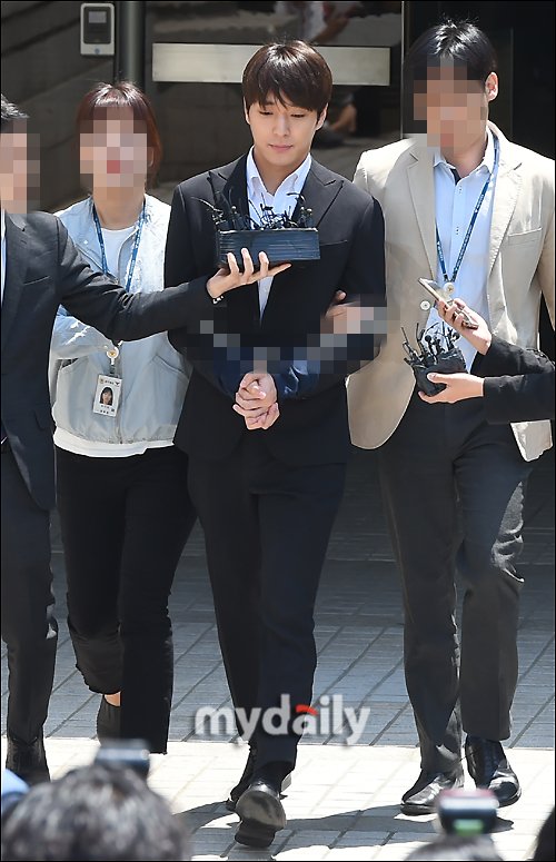 Choi Jonghoon ve Yuri'nin abisi Kwon Hyuk Joon soruşturmalar için karakoldaydı