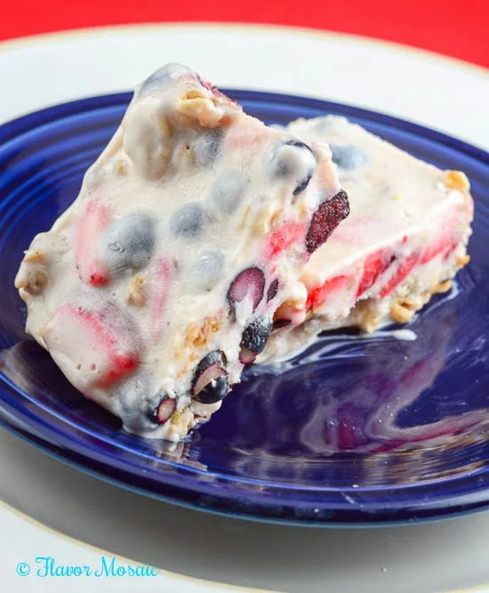 Red, White, and Blue Frozen Yogurt Bars:  Easy, healthy dessert or snack you can enjoy anytime! #frozen #fruit