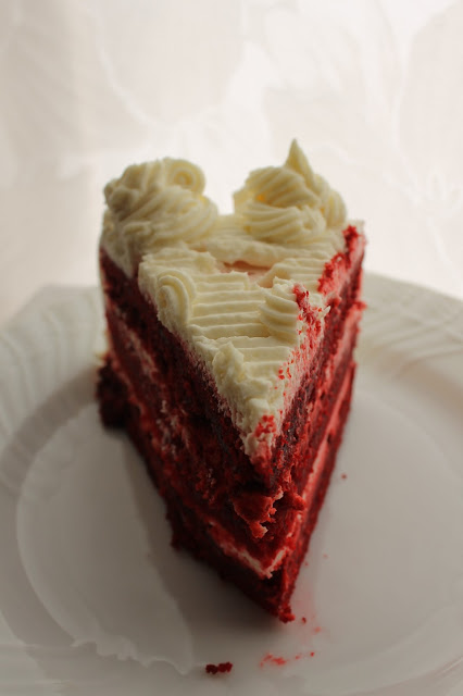 red velvet cake con crema al cioccolato bianco