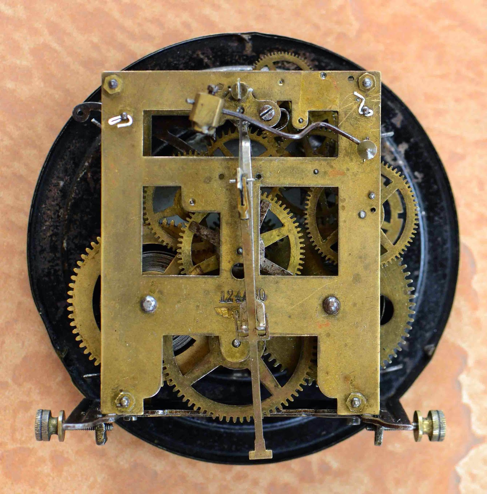 Часовой механизм Schlenker &amp; Kienzle. Kienzle d.r. Patent часы. Kienzle механизм. Часы торсионные Kienzle