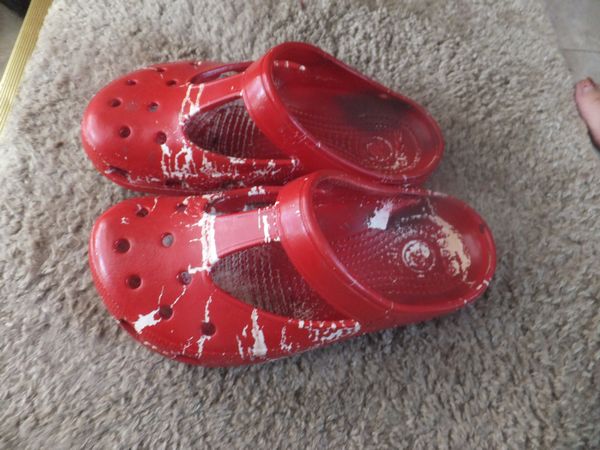 spray paint crocs