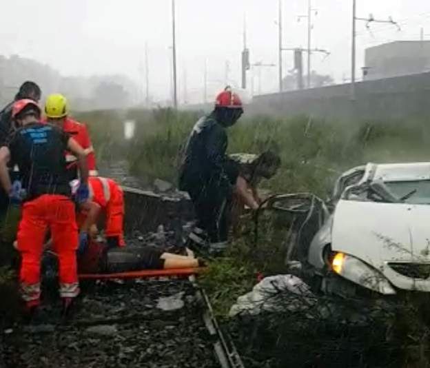 Puente se desploma en Italia - Decenas de muertos