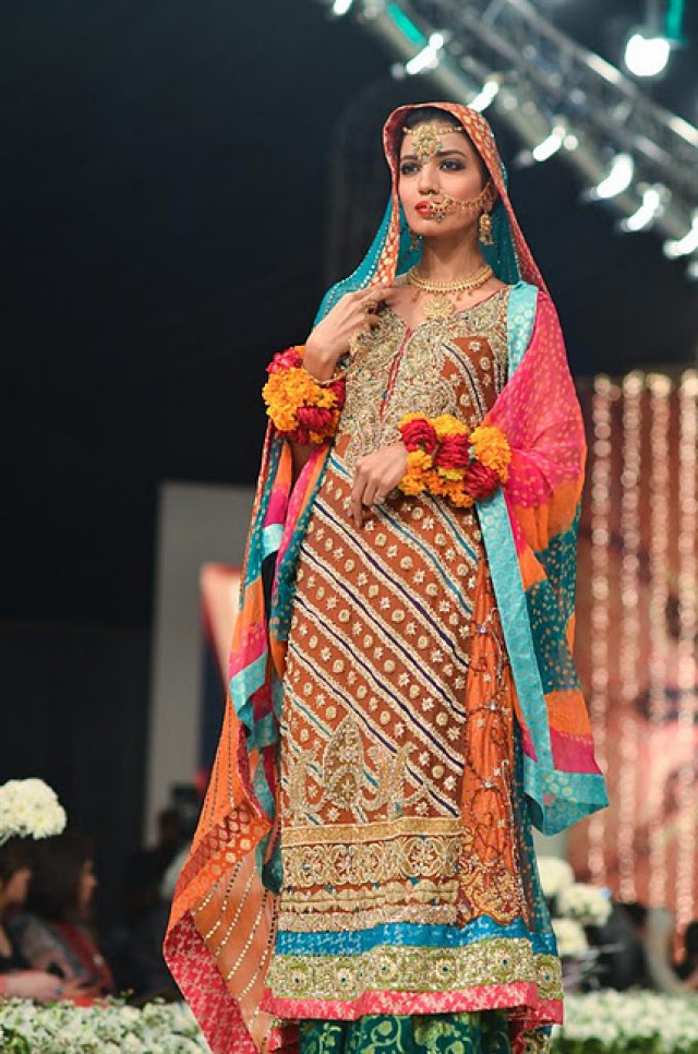 stylish girls dresses for Mehndi (rasam e hina)