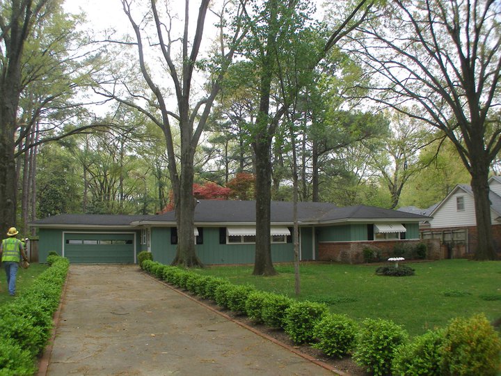 Elvis Presley's Audubon Drive Home Damaged