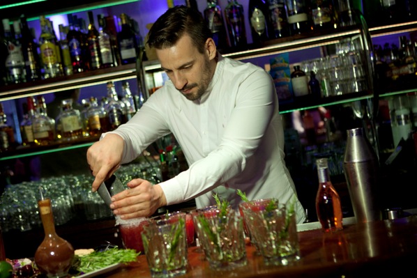 Chema Insausti, barman del Museo Chicote de Madrid