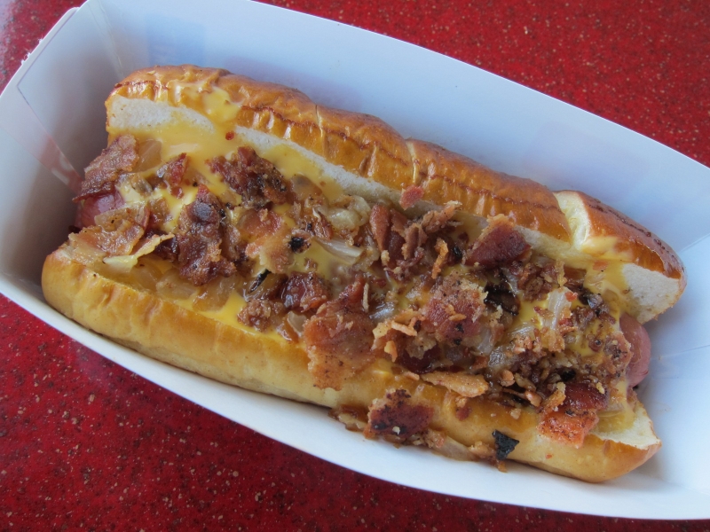 Review Sonic Cheesy Bacon Pretzel Dog Brand Eating