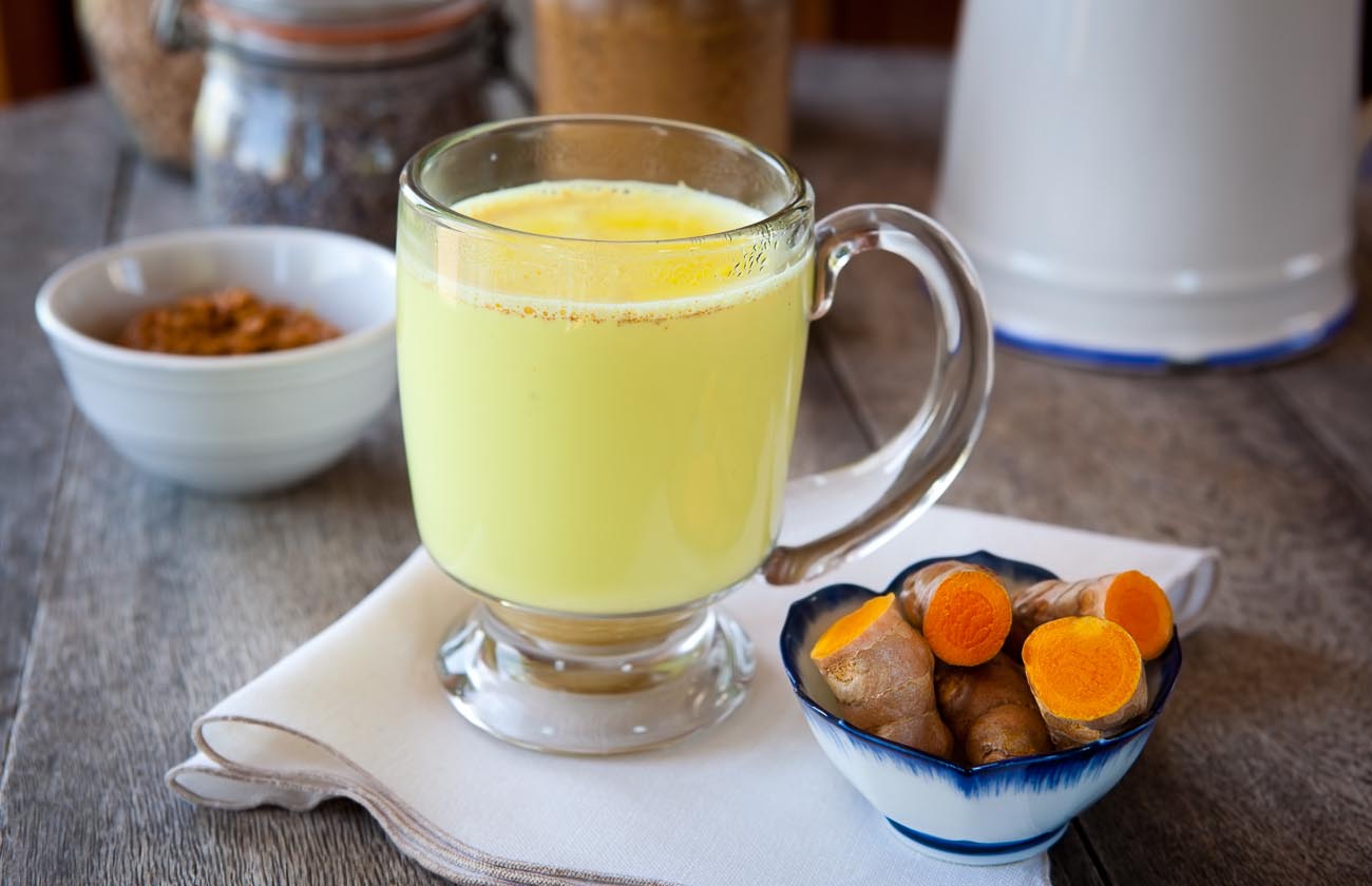 ALL HEALTH & BEAUTY TIPS Clean Lungs In Easy With Turmeric Milk