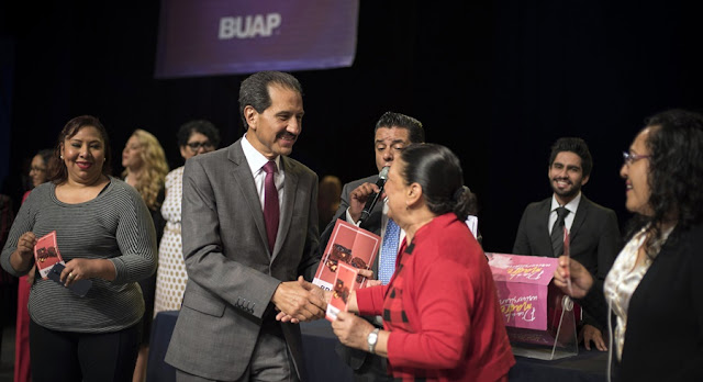 La BUAP reconoce las aportaciones de las madres universitarias