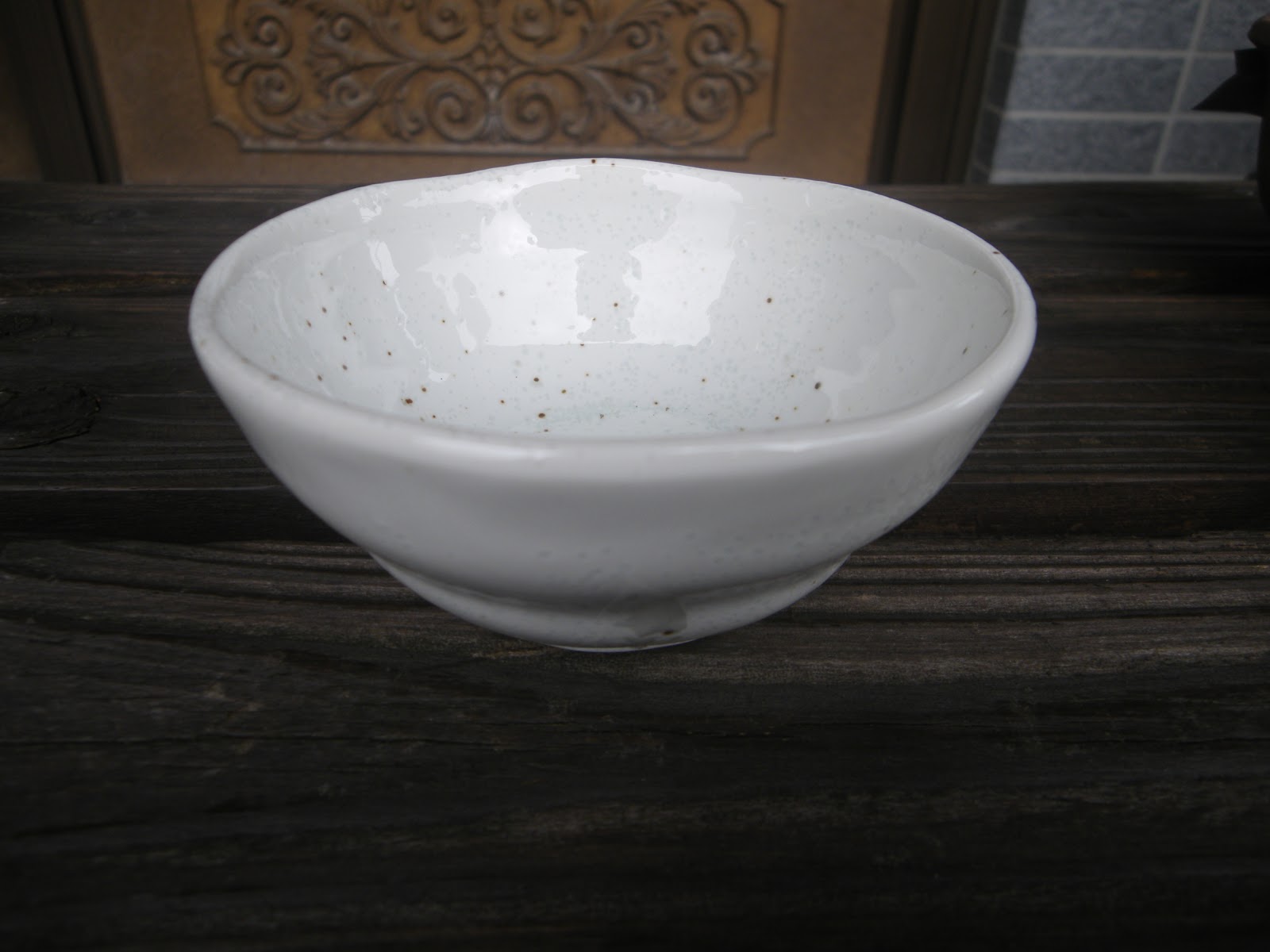 100円ショップ 百均 の陶器に穴を開けて ミニ盆栽の鉢にする メダカの大工