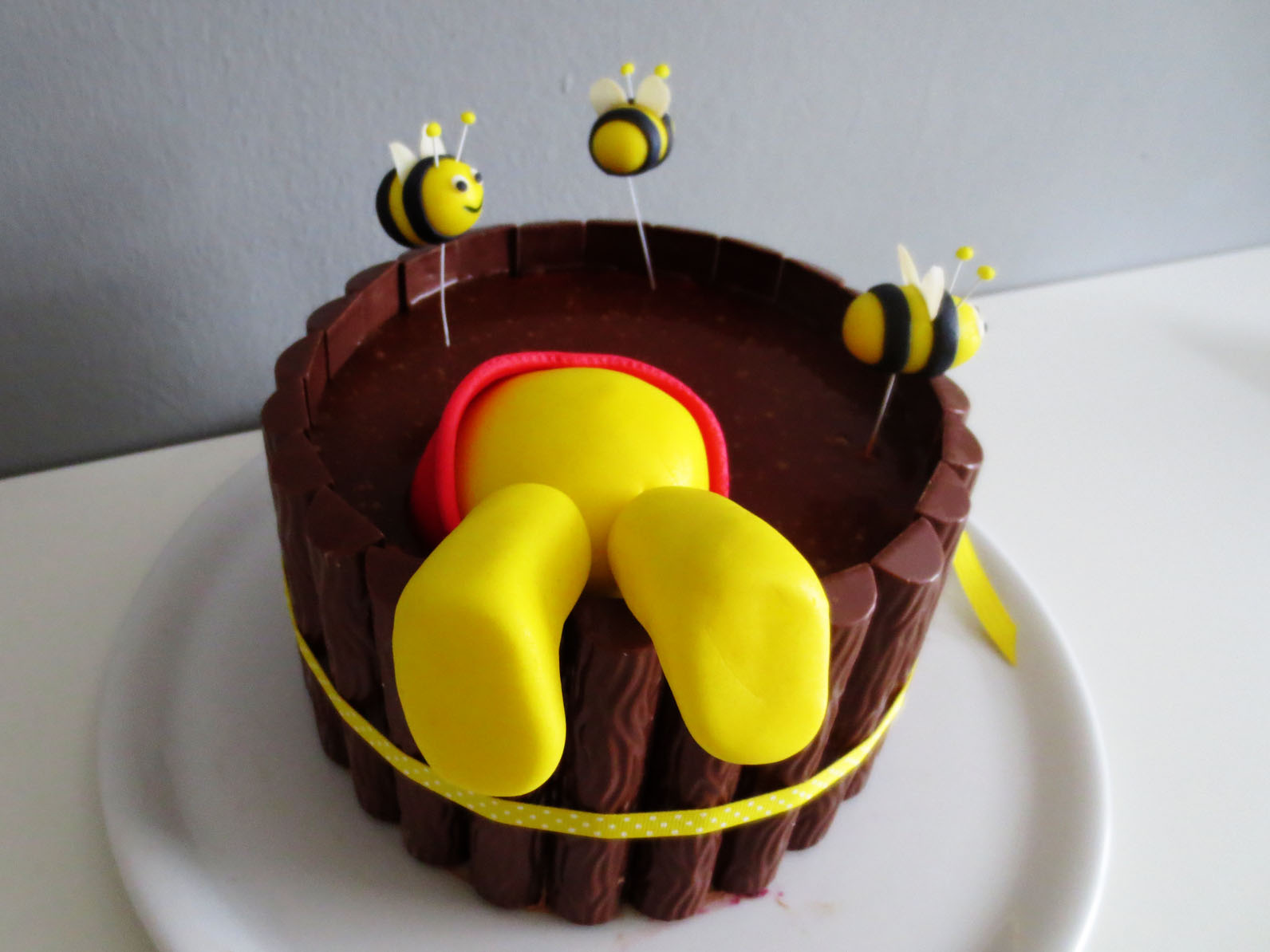 Pooh im Honigtopf-Torte mit Windbeutelfüllung