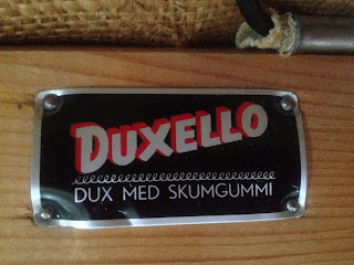 teak fåtölj märkt duxello dux med skumgummi