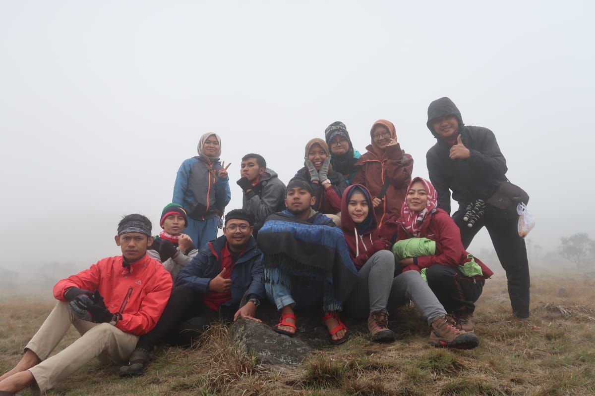 Sevilla�s Area: Ada Apa di Puncak Gunung Gede?!