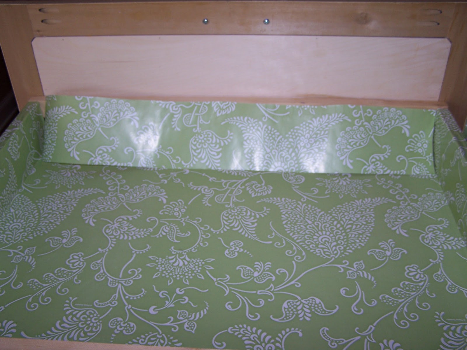 Bella Before and After How to line your drawers with contact paper.