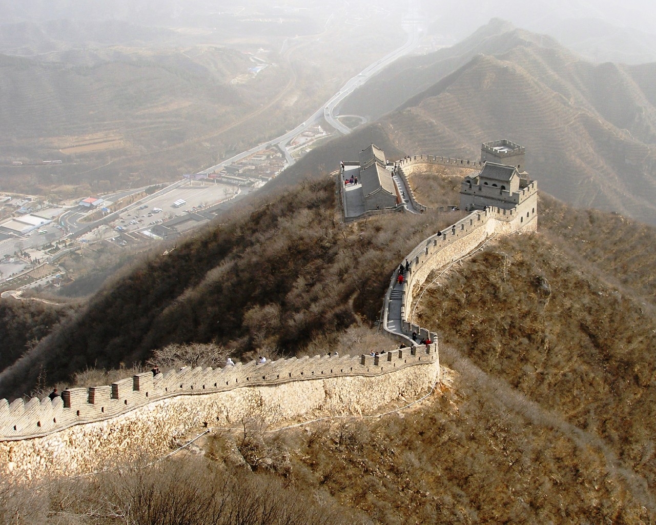 Строение китайской стены. Великая китайская стена. Руины Великой китайской стены. Великая китайская стена разрушенные участки. Постройка Великой китайской стены.