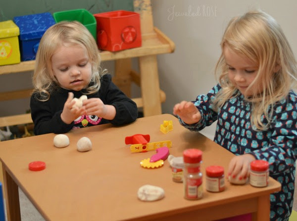 This no-cook play clay recipe is perfect for autumn arts and crafts.  Add Fall scents like pumpkin and apple to easily make a variety of fun dough for kids to use in activities. #fallplaydough #fallplaydoughrecipes #fallcrafts #nocookplaydoughrecipes #nocookplaydough #nocookclayrecipe #playclay #pumpkinclay #appleplaydough #fallclayprojects #growingajeweledrose #activitiesforkids