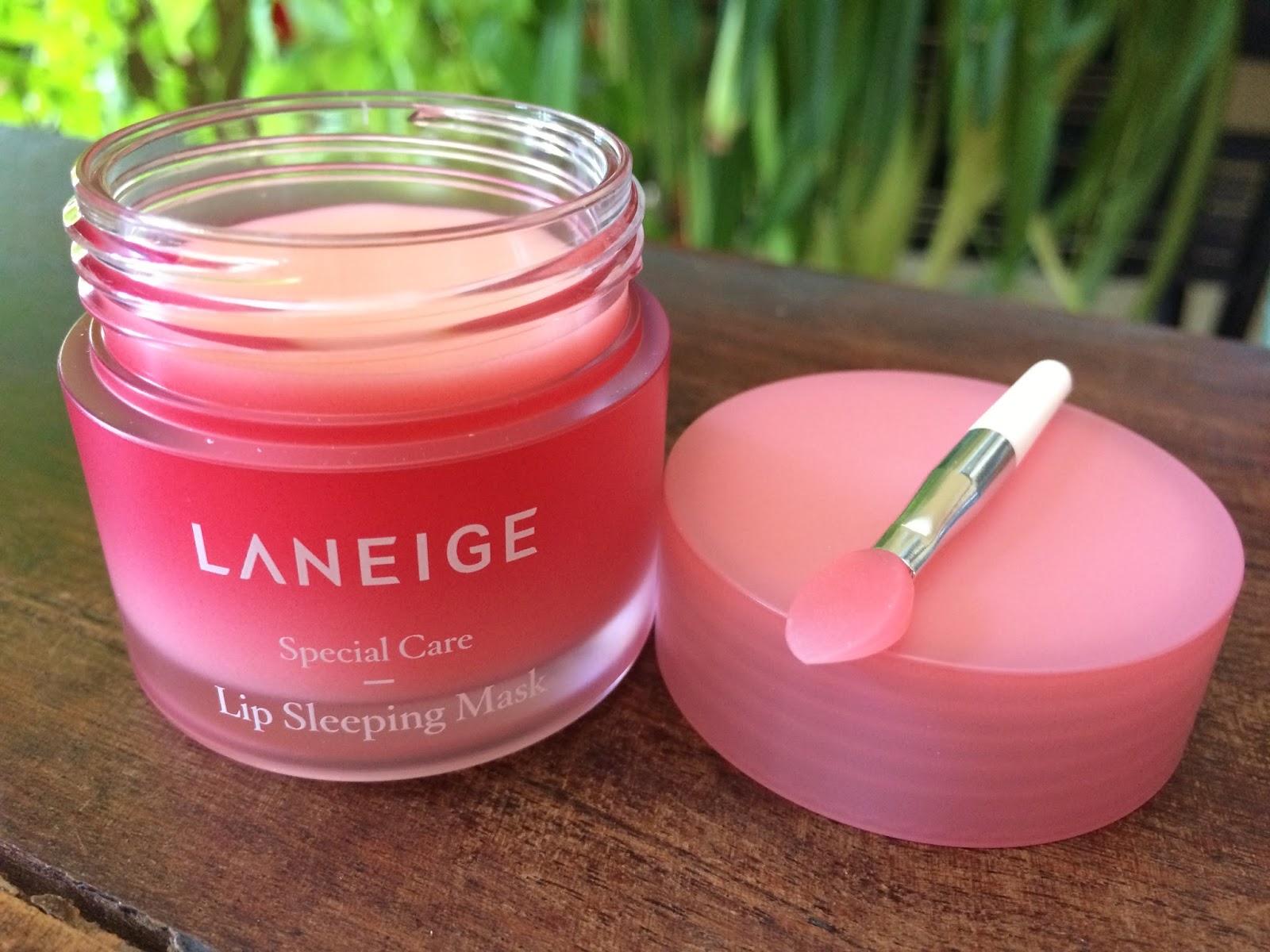 Laneige бальзам для губ. Маска для губ Laneige. Ночная маска Laneige розовая. Lineage Lip sleeping Mask.