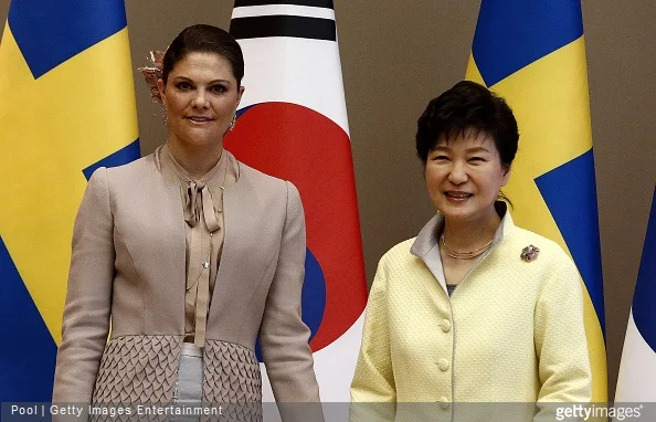 Crown Princess Victoria of Sweden poses with South Korena president Park Geun-Hye before their meeting at the presidential blue house