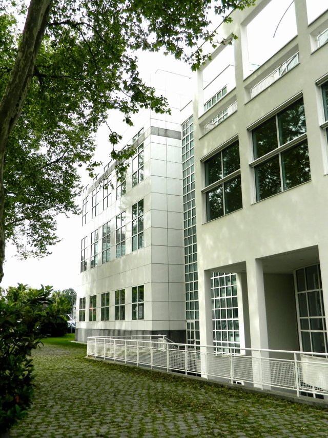 ARCHITECTURE MUSEO DE ARTES DECORATIVAS DE FRANKFURT THEULIFESTYLE