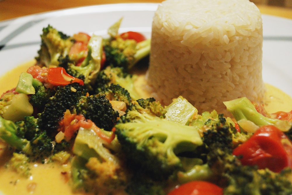 Brokkoli-Tomaten-Pfanne mit Reis | Lieblingsküche