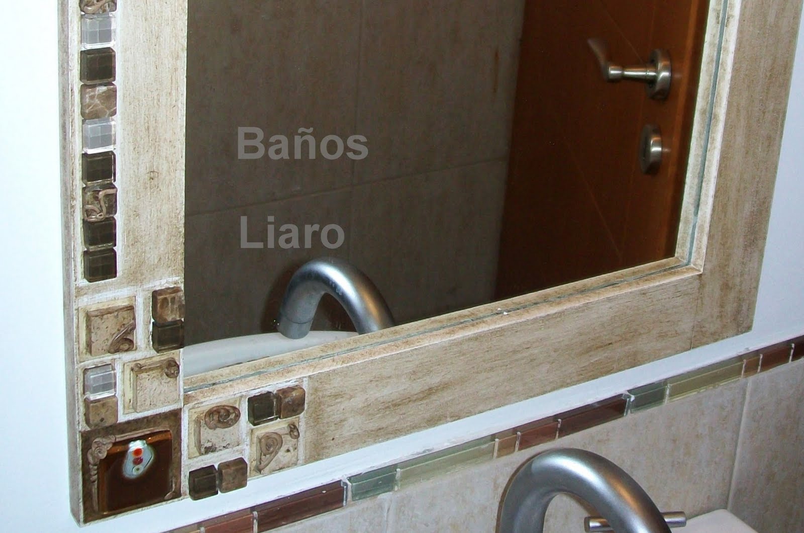 Espejos LiArO: Espejos para baños