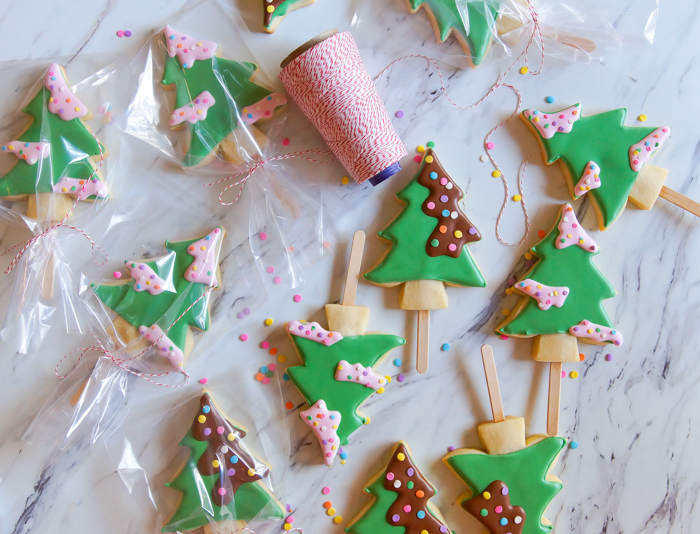 How to make Christmas Tree Cookie Pops | bakeat350.net