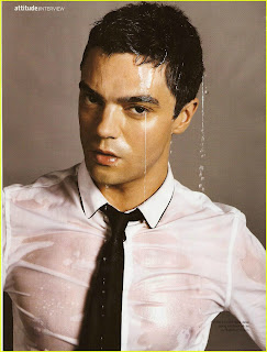 Shirtless Gazing : Dominic Cooper