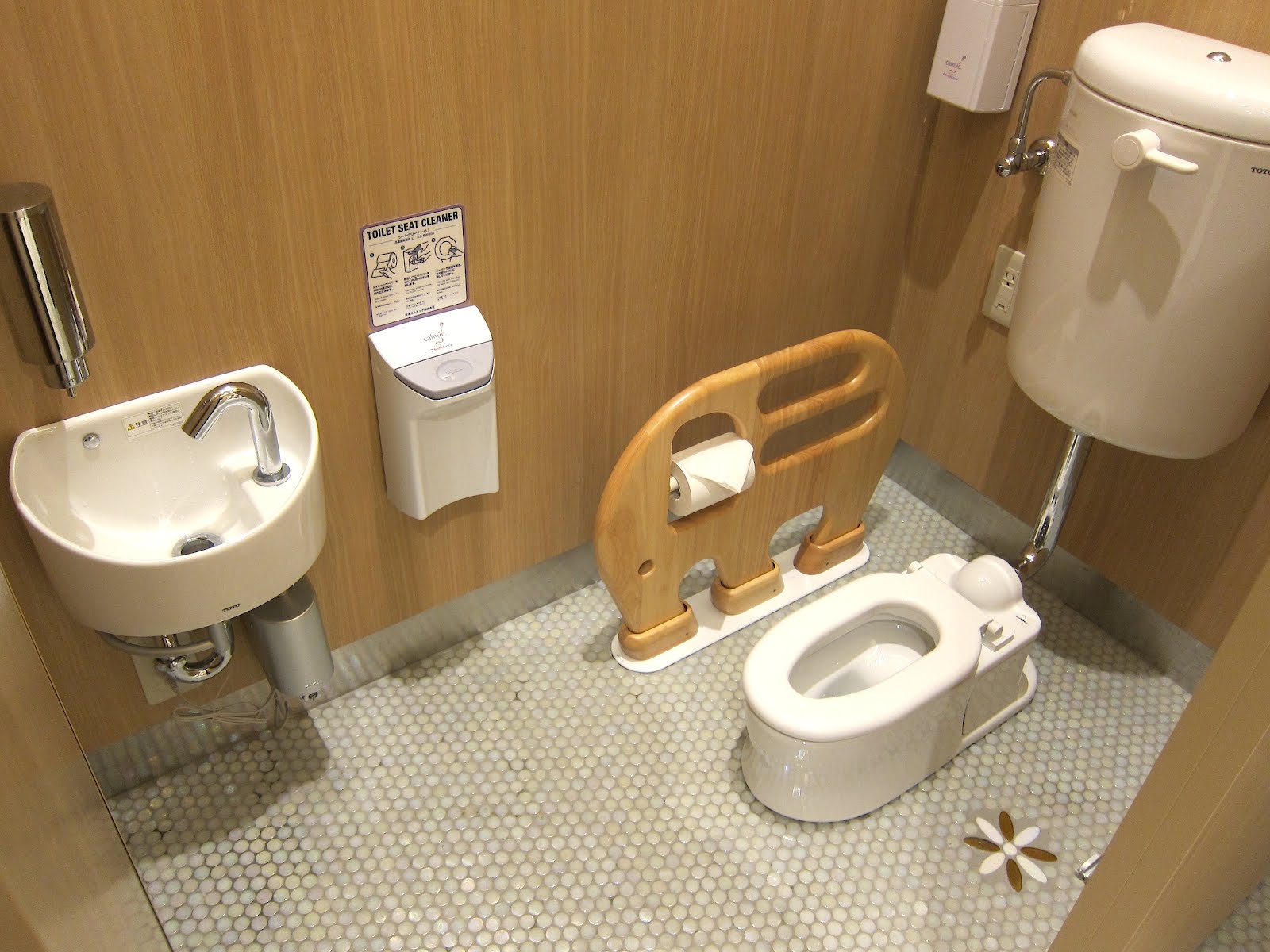 Hello Talalay: Japanese Bathrooms, State Of The (F)art.