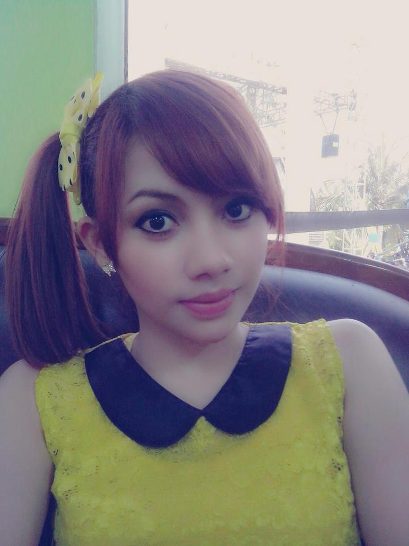 √ Biografi Kezia Karamoy - Izbio