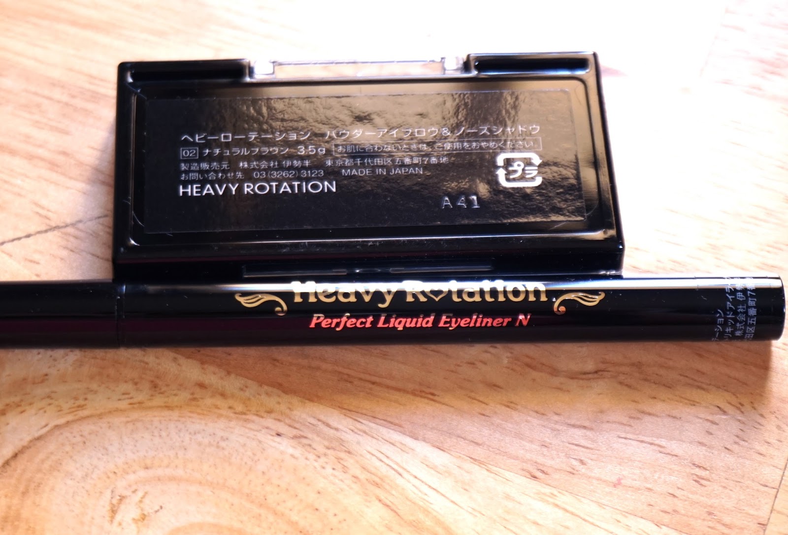 Heavy Rotation Perfect Liquid Eyeliner N in Black Review + Swatches