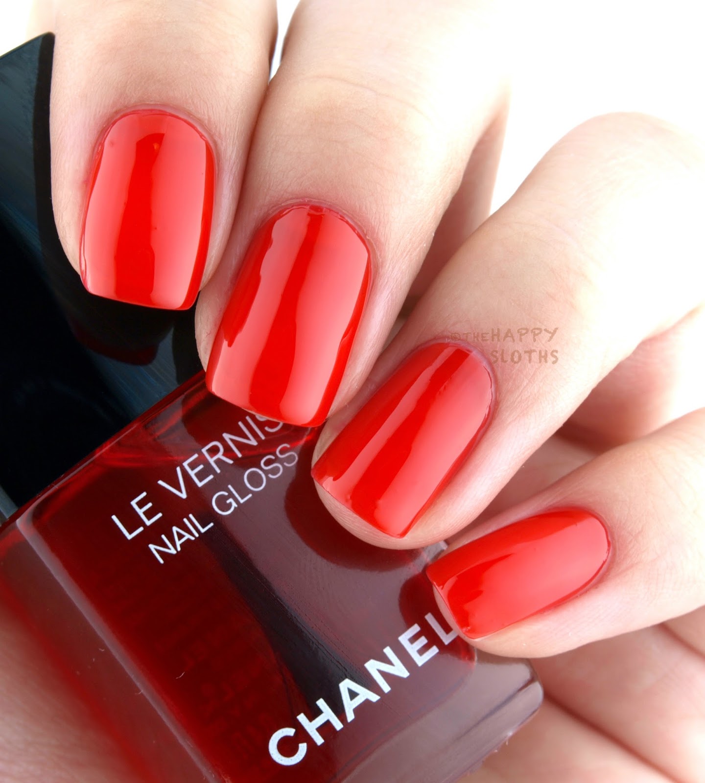 Chanel Le Vernis #38 Rouge Flamboyant, #71 Laque Rouge, #19 Rouge No 19 for Les  Rouges Culte Collection, Review, Swatch & Comparison