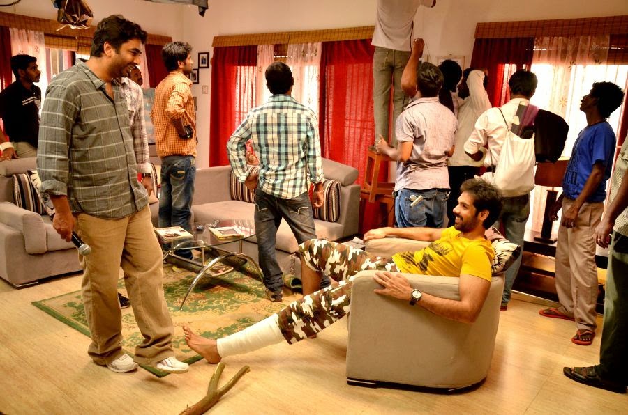Naaigal Jaakirathai Making Stills!!!