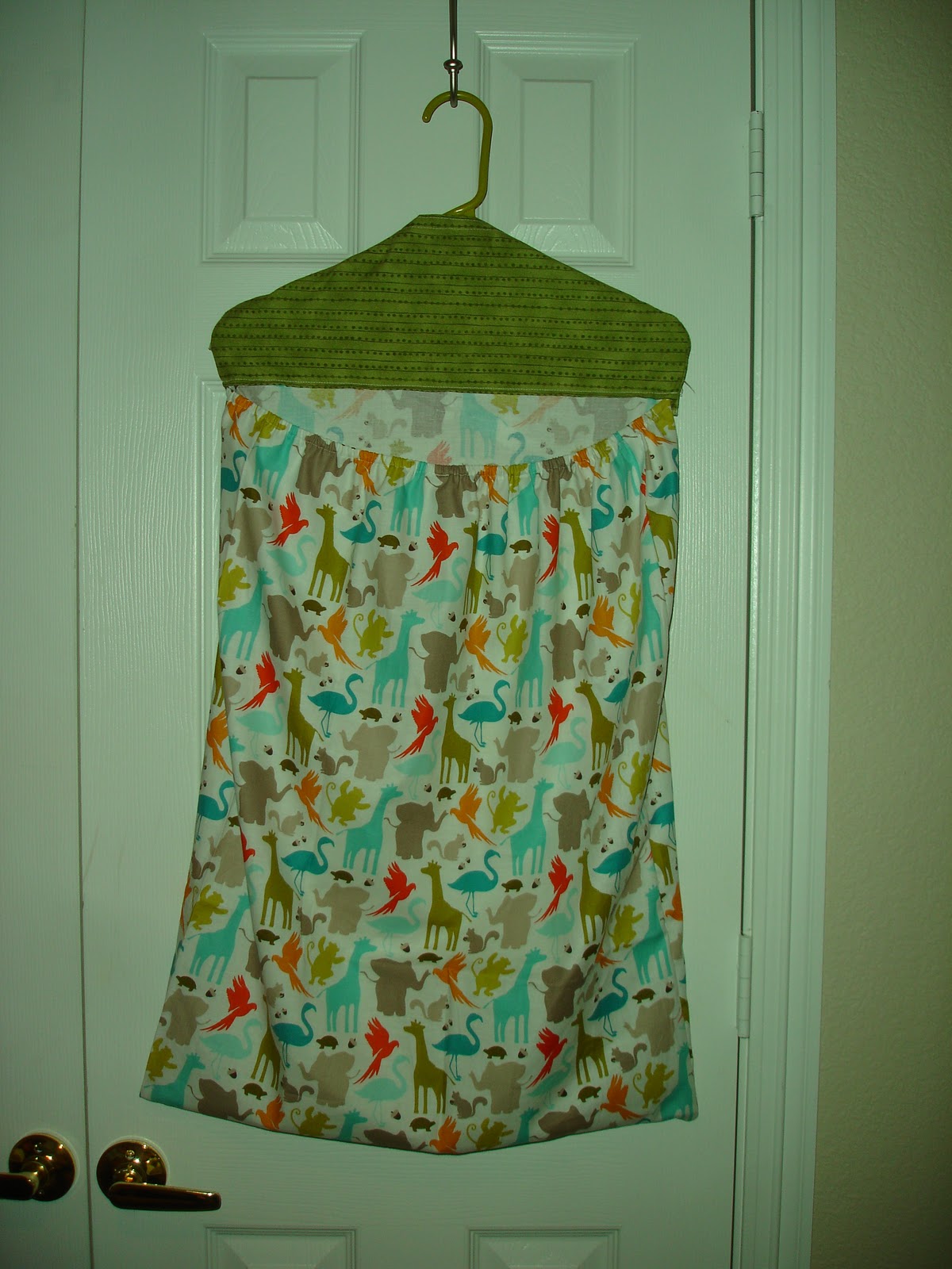 buggspot-hanging-laundry-bag-tutorial