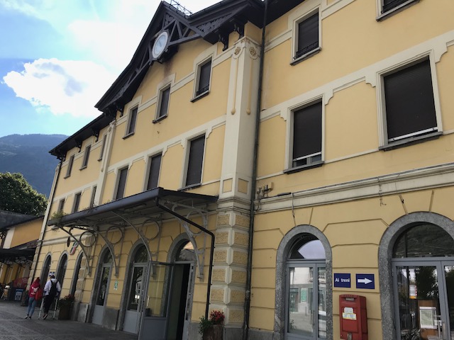 ティラーノのイタリア鉄道の駅