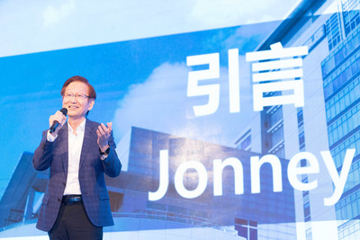 電腦品牌廠華碩27日首度舉辦企業內部技術論壇ASUSTech Forum,董事長施崇棠鼓勵同仁要不斷追求真理及知識,建立數學與直覺的連結,並融會貫通理論與實務。 電腦品牌廠華碩27日首度舉辦企業內部技術論壇ASUSTech Forum,董事長施崇棠鼓勵同仁要不斷追求真理及知識,建立數學與直覺的連結,並融會貫通理論與實務。