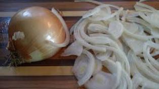 peel-and-cut-the-onions-into-thinly-slices