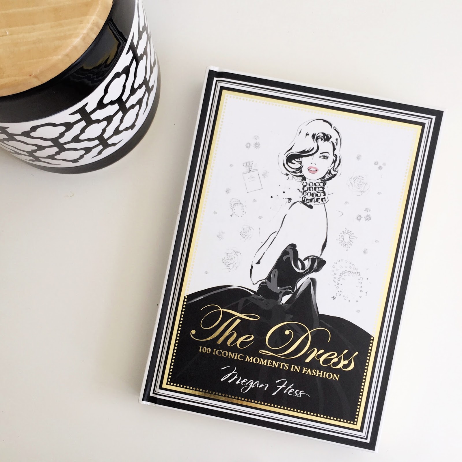 ספרי אופנה מומלצים, ספר ״השמלה״, the dress fashion book