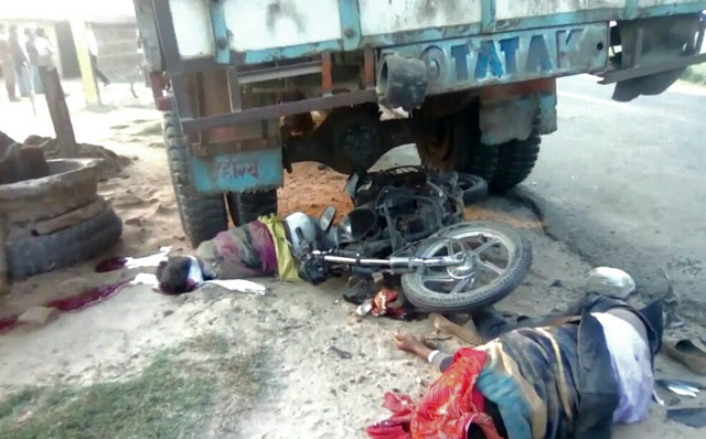 बाईक सवार युवकों को ट्रक ने मारी ठोकर, दो की मौके पर ही दर्दनाक मौत ..तीसरे की हालत चिंताजनक 1