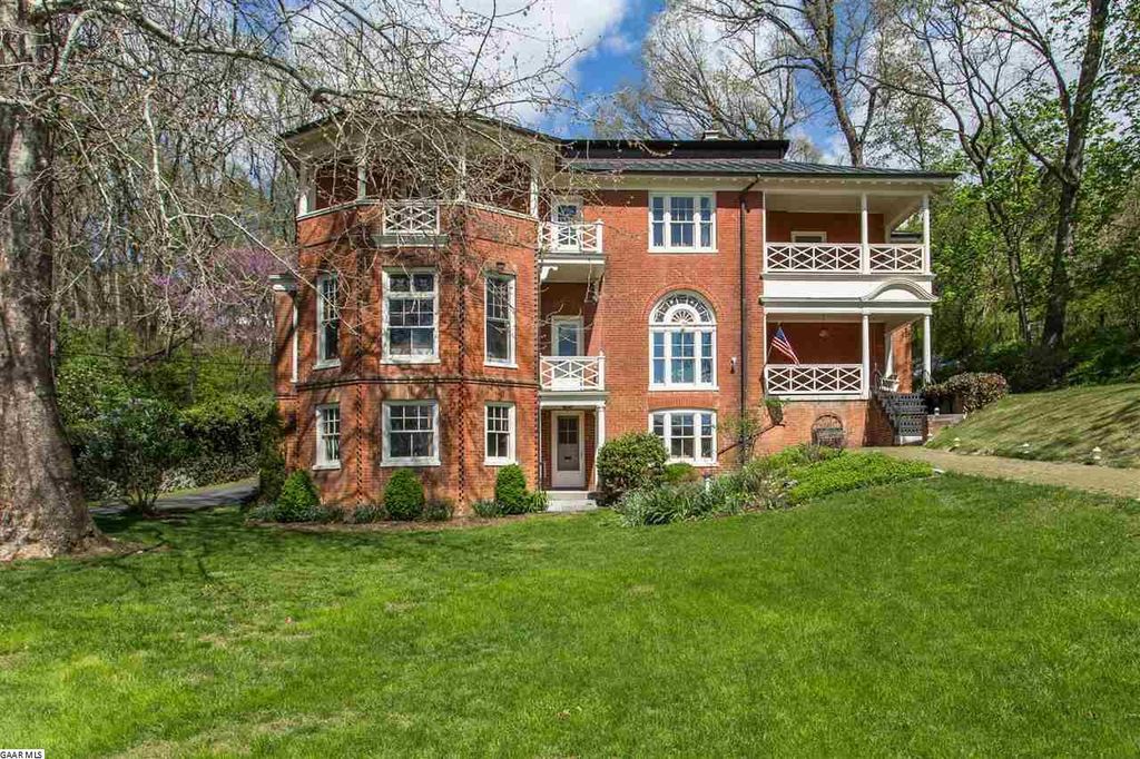 Sweet House Dreams The Oaks, 1888 Victorian in Staunton, Virginia