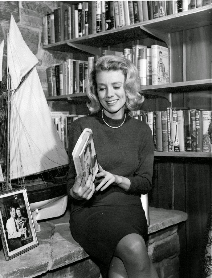 Inger Stevens, pictorial.