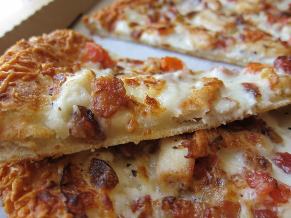 Review: Pizza Hut - Chicken, Bacon, Tomato Garlic Parmesan Pizza