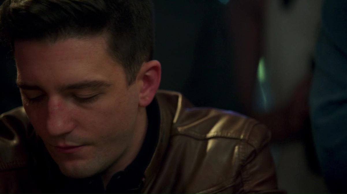 ausCAPS John Magaro shirtless in Jack Ryan 103 "Black 22"