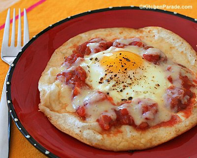 Mexican Gashouse Eggs, another easy, fun & flexible breakfast ♥ KitchenParade.com. Weekday Easy, Weekend Special. Weight Watchers Friendly.