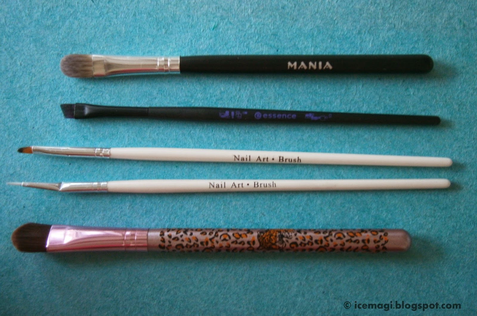 Eyeliner brushes Eyeliner brushes