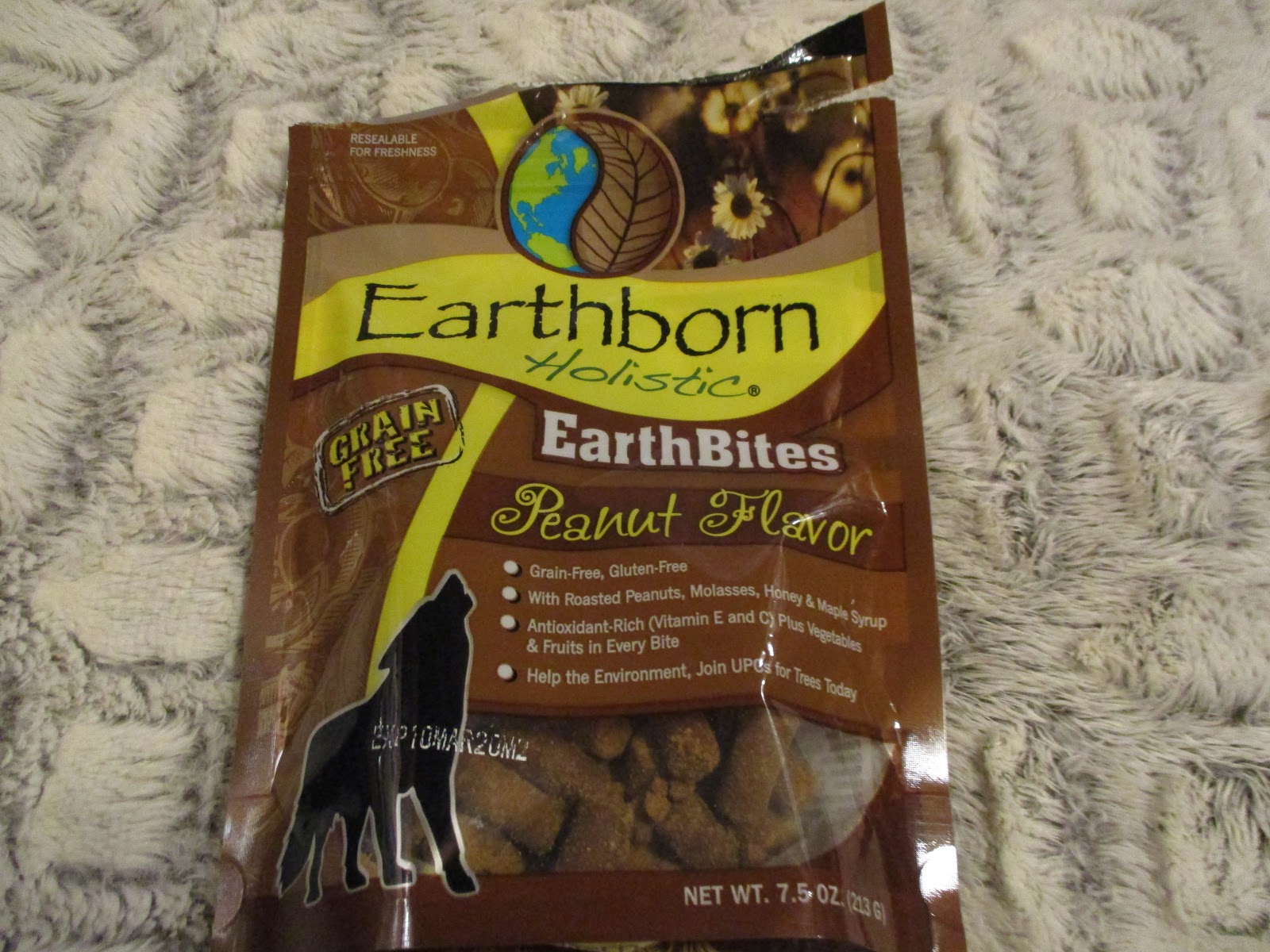 Missy's Product Reviews Earthborn Holistic EarthBites Peanut Flavor from