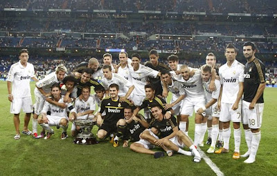 Real Madrid players with the Bernabeu Trophy 2011